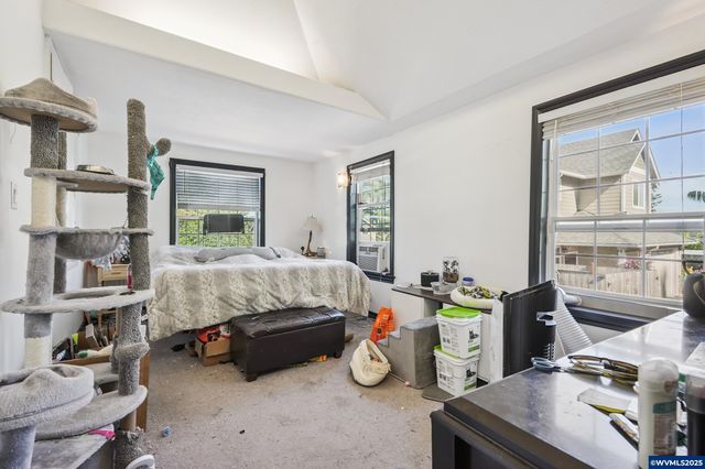 1082 Cascade Dr NW, Salem, OR 97304