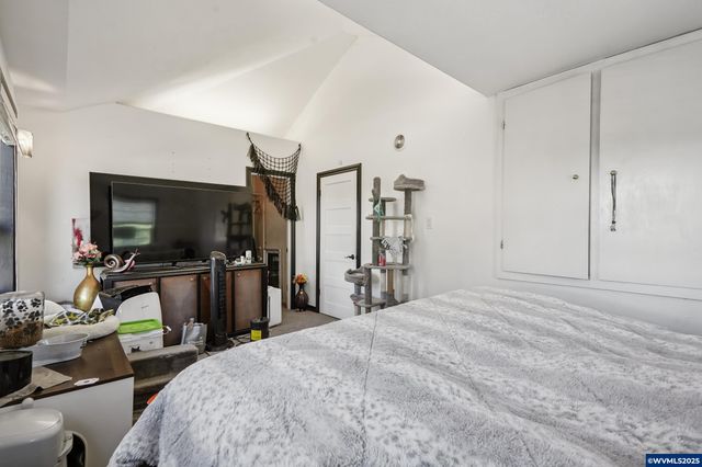 1082 Cascade Dr NW, Salem, OR 97304