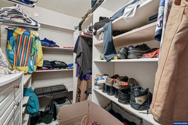 1082 Cascade Dr NW, Salem, OR 97304