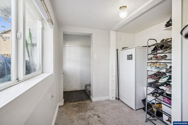 1082 Cascade Dr NW, Salem, OR 97304