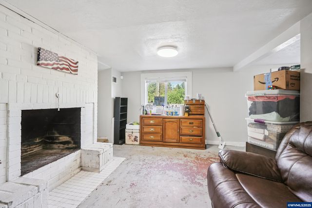 1082 Cascade Dr NW, Salem, OR 97304