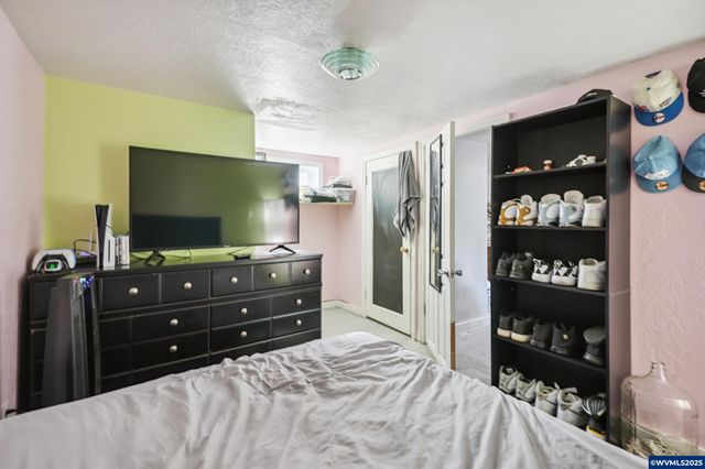 1082 Cascade Dr NW, Salem, OR 97304