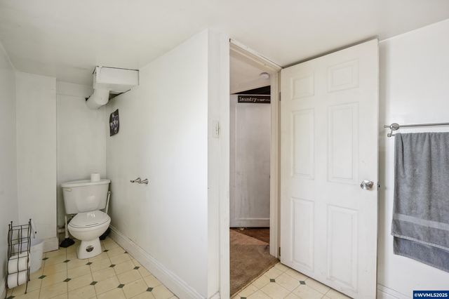 1082 Cascade Dr NW, Salem, OR 97304