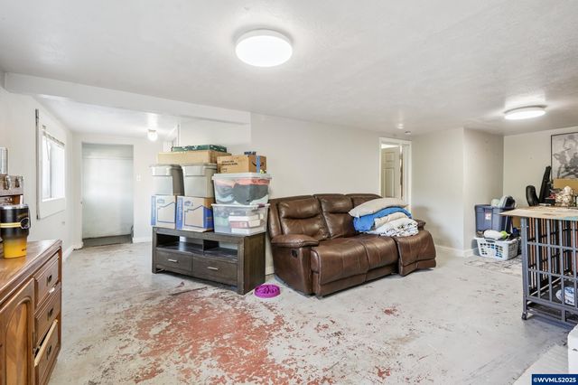 1082 Cascade Dr NW, Salem, OR 97304