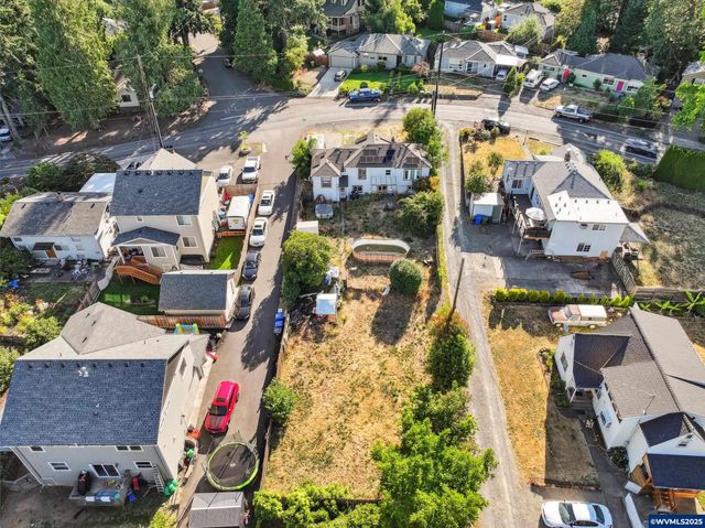 1082 Cascade Dr NW, Salem, OR 97304