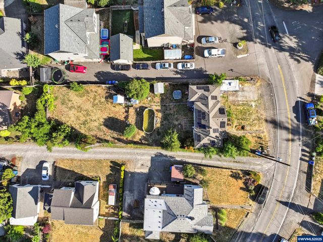 1082 Cascade Dr NW, Salem, OR 97304