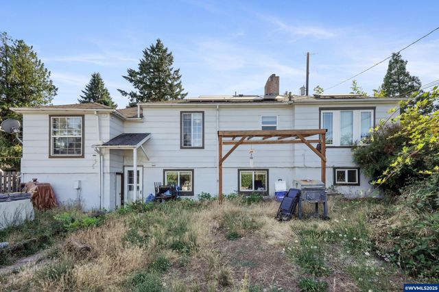 1082 Cascade Dr NW, Salem, OR 97304