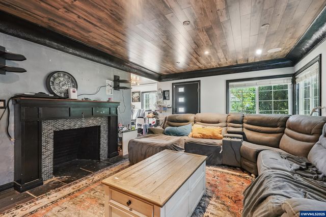 1082 Cascade Dr NW, Salem, OR 97304