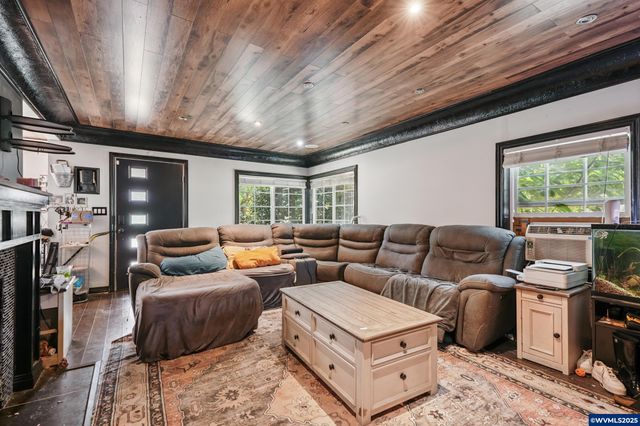 1082 Cascade Dr NW, Salem, OR 97304