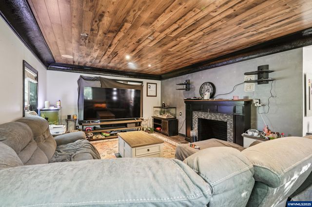 1082 Cascade Dr NW, Salem, OR 97304