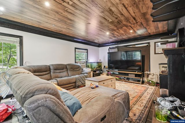 1082 Cascade Dr NW, Salem, OR 97304