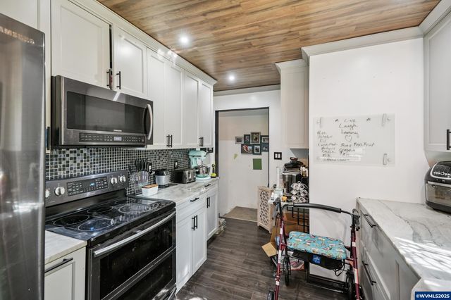 1082 Cascade Dr NW, Salem, OR 97304