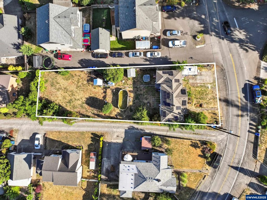 1082 Cascade Dr NW, Salem, OR 97304