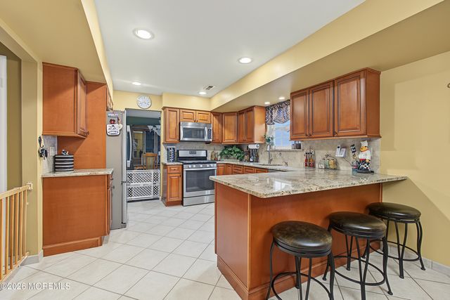 27 Silverbrooke Circle, Howell, NJ 07731
