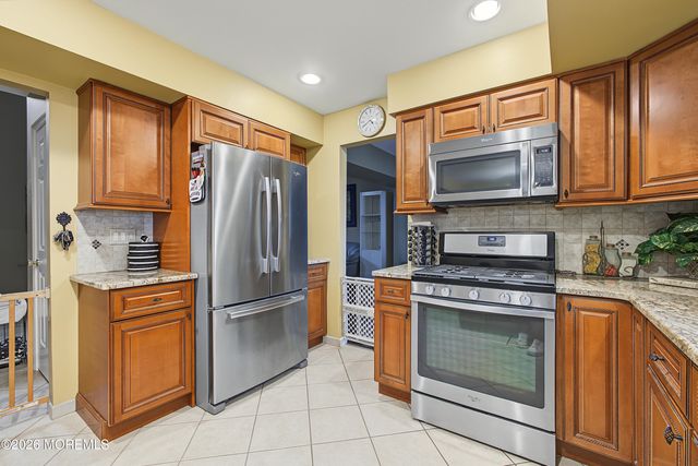 27 Silverbrooke Circle, Howell, NJ 07731