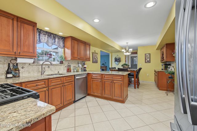 27 Silverbrooke Circle, Howell, NJ 07731