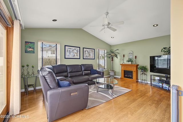 27 Silverbrooke Circle, Howell, NJ 07731
