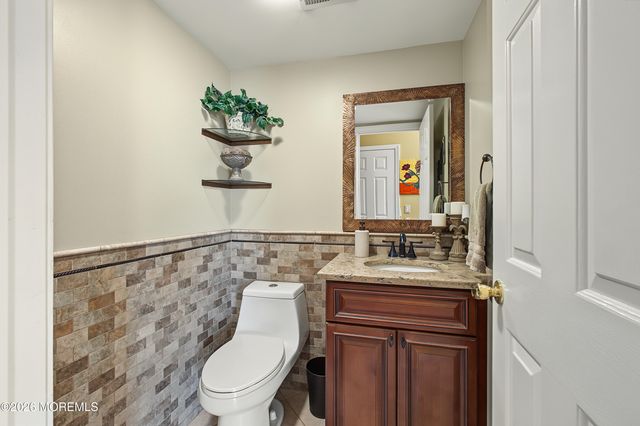 27 Silverbrooke Circle, Howell, NJ 07731