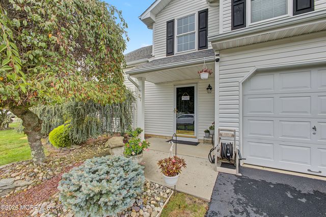 27 Silverbrooke Circle, Howell, NJ 07731