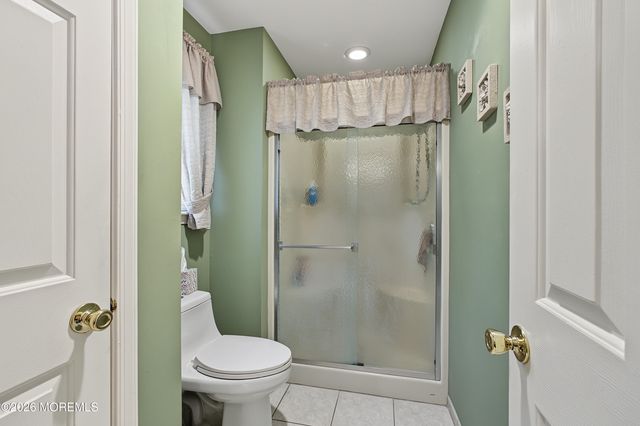 27 Silverbrooke Circle, Howell, NJ 07731