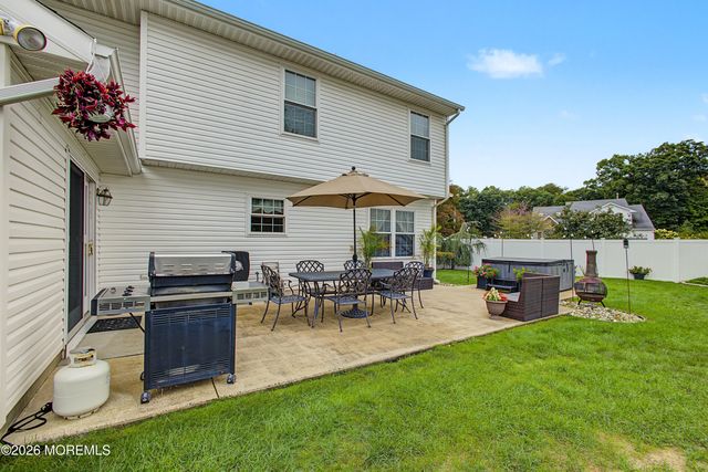 27 Silverbrooke Circle, Howell, NJ 07731