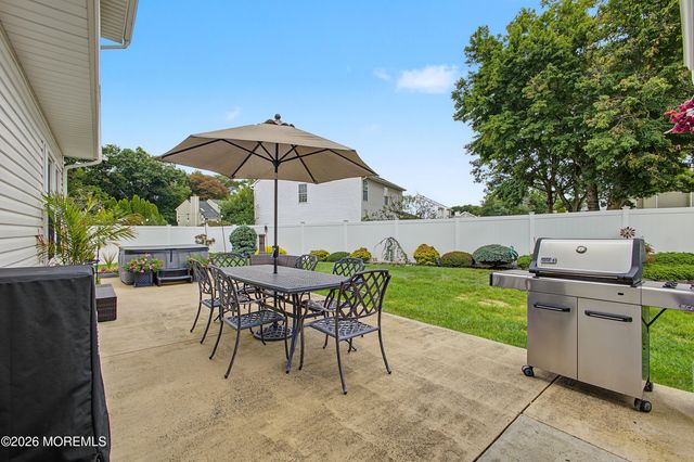 27 Silverbrooke Circle, Howell, NJ 07731