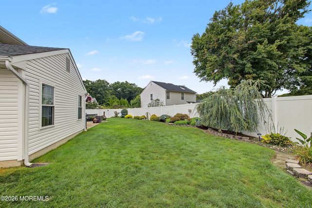 27 Silverbrooke Circle, Howell, NJ 07731