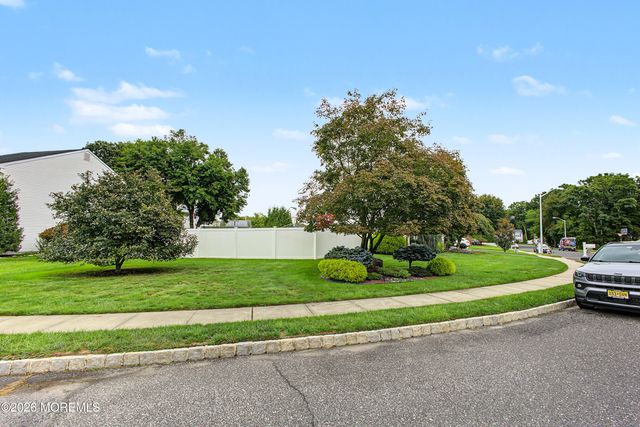 27 Silverbrooke Circle, Howell, NJ 07731