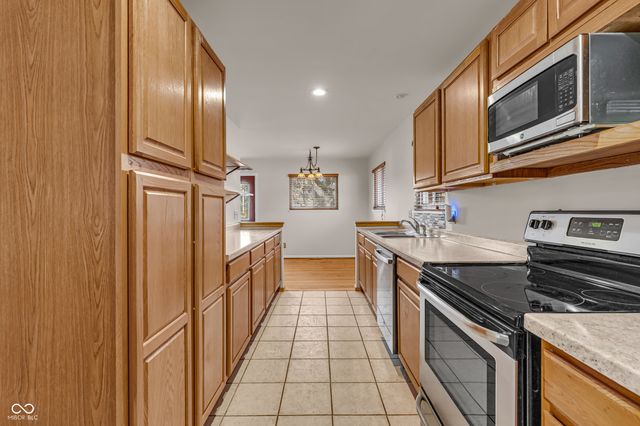 725 S 4th Avenue, Beech Grove, IN 46107