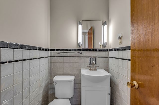 725 S 4th Avenue, Beech Grove, IN 46107