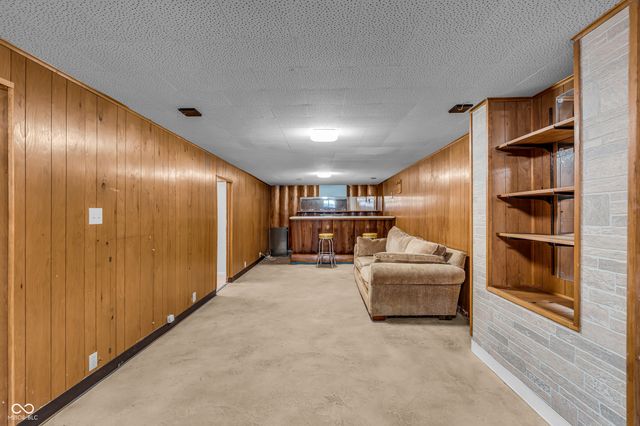 725 S 4th Avenue, Beech Grove, IN 46107