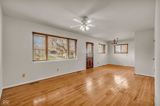 725 S 4th Avenue, Beech Grove, IN 46107