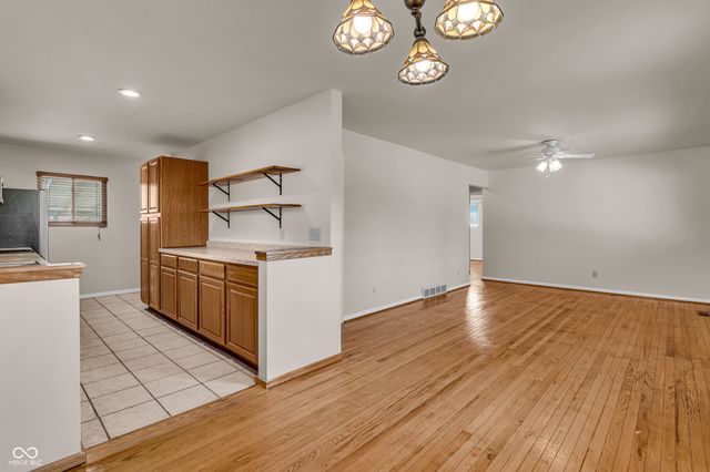 725 S 4th Avenue, Beech Grove, IN 46107