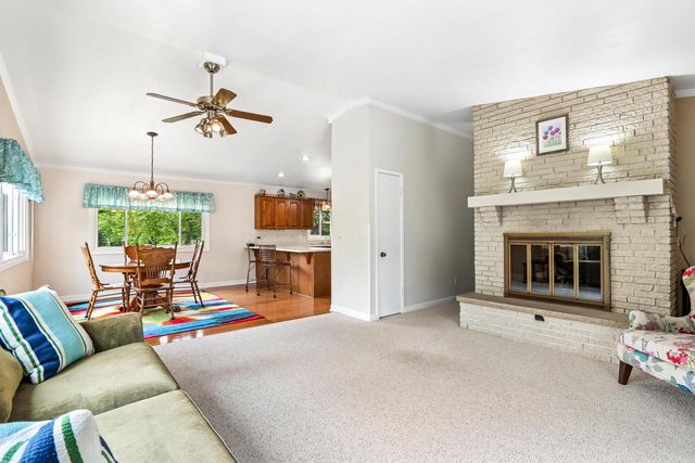 804 Lochtyn RIDGE, Wales, WI 53183