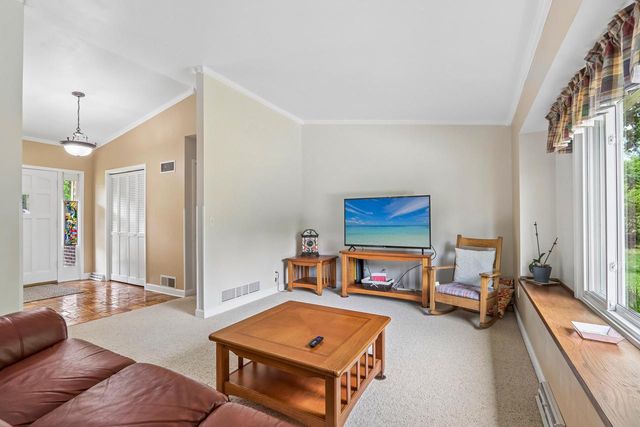 804 Lochtyn RIDGE, Wales, WI 53183