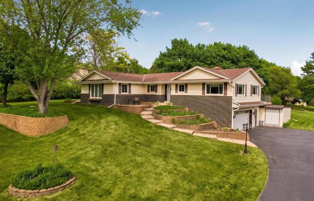 804 Lochtyn RIDGE, Wales, WI 53183