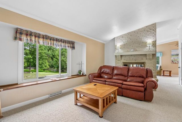 804 Lochtyn RIDGE, Wales, WI 53183