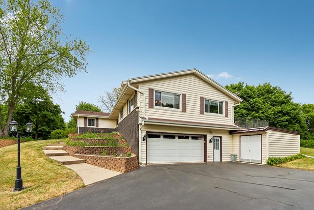 804 Lochtyn RIDGE, Wales, WI 53183
