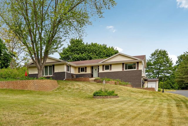 804 Lochtyn RIDGE, Wales, WI 53183