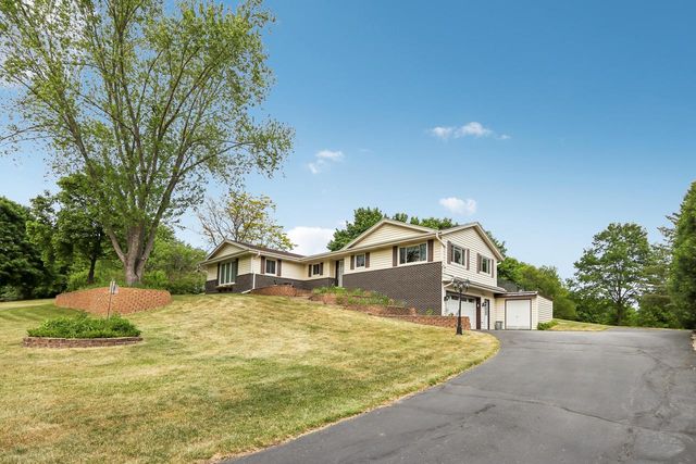 804 Lochtyn RIDGE, Wales, WI 53183