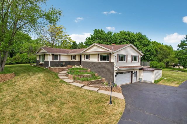 804 Lochtyn RIDGE, Wales, WI 53183