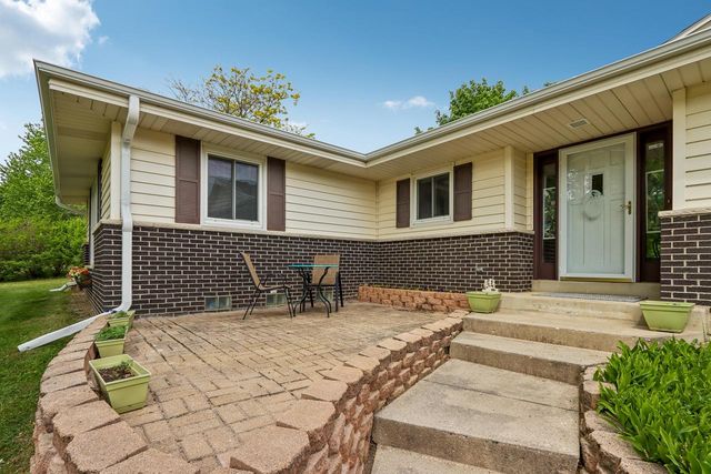 804 Lochtyn RIDGE, Wales, WI 53183