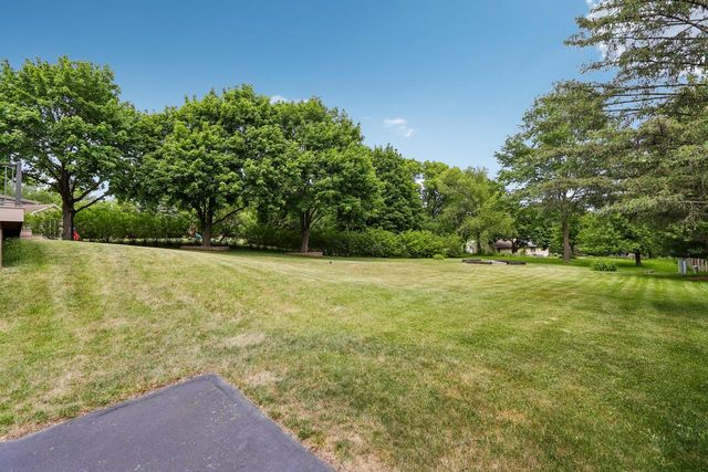 804 Lochtyn RIDGE, Wales, WI 53183