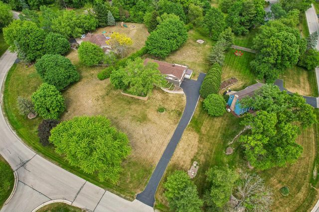 804 Lochtyn RIDGE, Wales, WI 53183