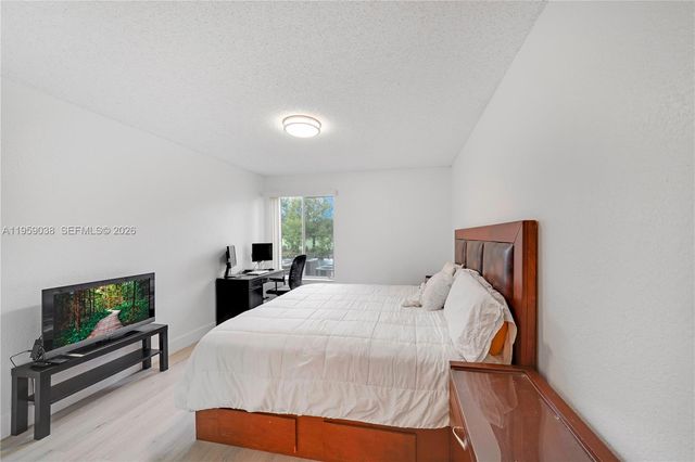 437 Vista Isles Dr 2217, Sunrise, FL 33325