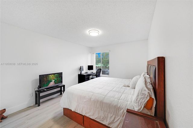 437 Vista Isles Dr 2217, Sunrise, FL 33325