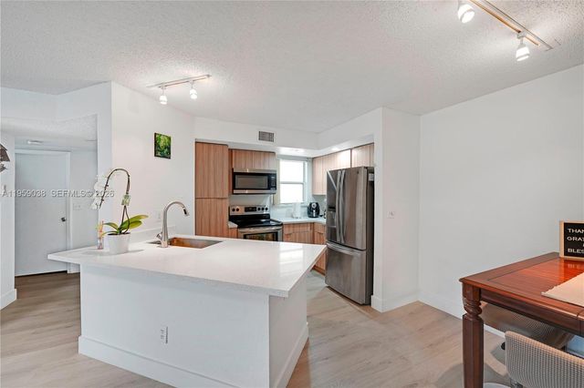 437 Vista Isles Dr 2217, Sunrise, FL 33325