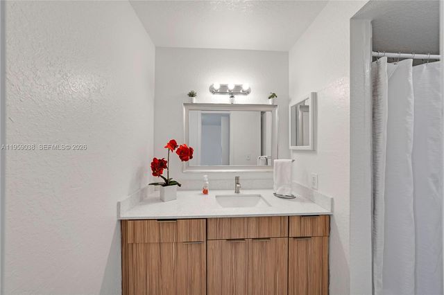 437 Vista Isles Dr 2217, Sunrise, FL 33325