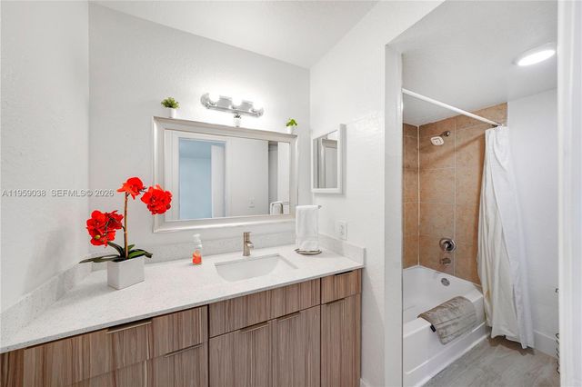 437 Vista Isles Dr 2217, Sunrise, FL 33325