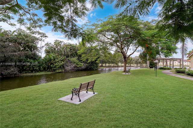 437 Vista Isles Dr 2217, Sunrise, FL 33325